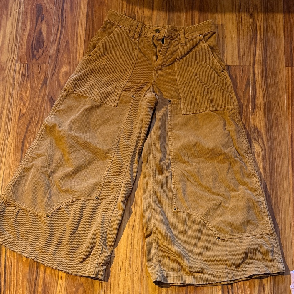 Women’s Wide Leg Corduroy Cargo Pants in Brown